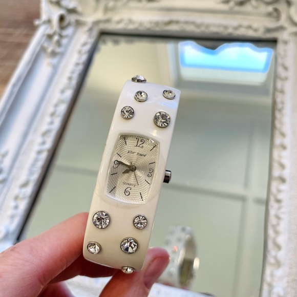 Betsey Johnson VINTAGE Lucite Plastic Crystal Rhinestone Snap Watch Bracelet - Picture 2 of 4